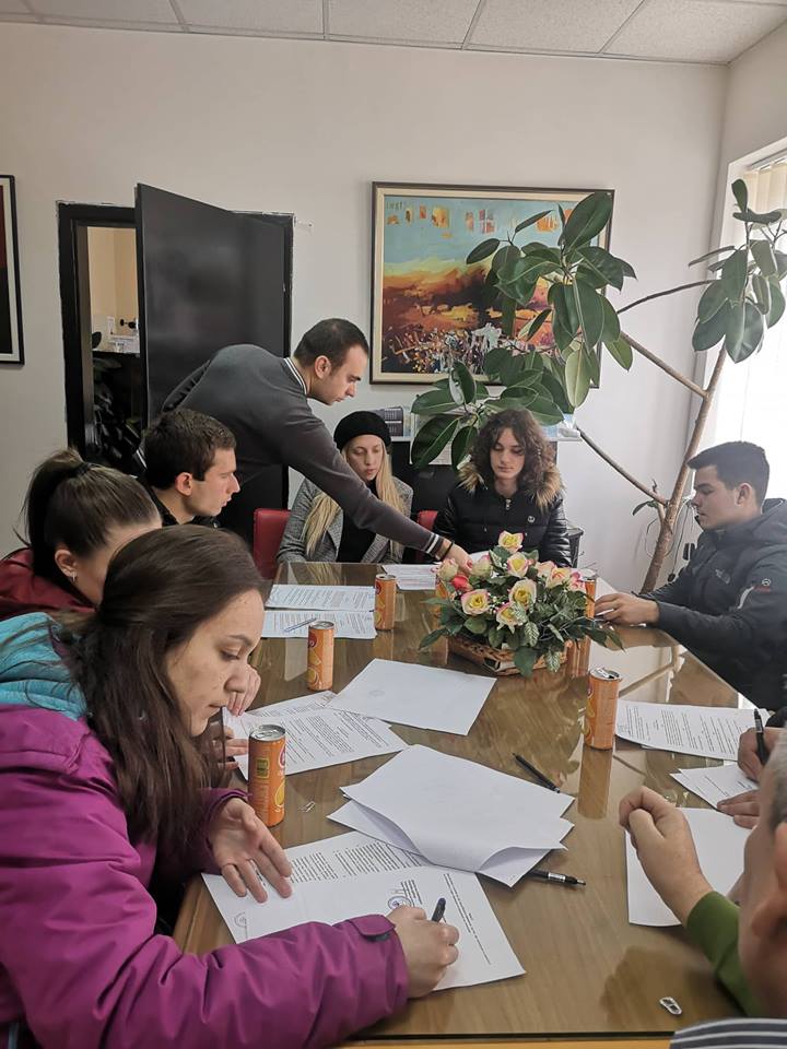 Исплатени првите рати од ученичките и студенските стипендии во рамки на Општина Дебрца