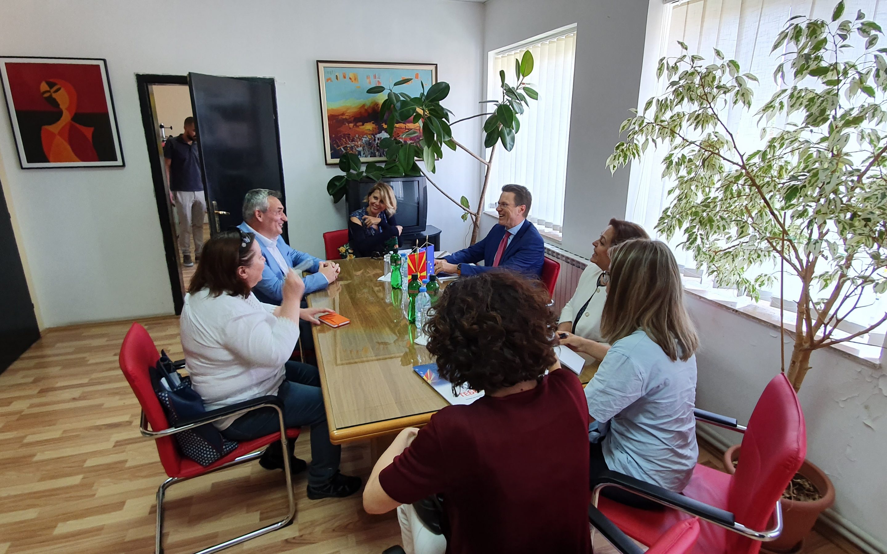 Евроамбасадорот Жбогар оствари официјална посета на општина Дебрца