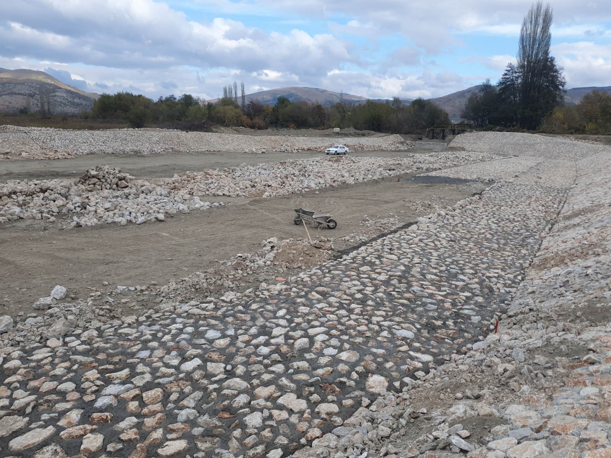 Активно се одвива реставрацијата на река Сатеска за пренасочување во нејзиното природно речно корито