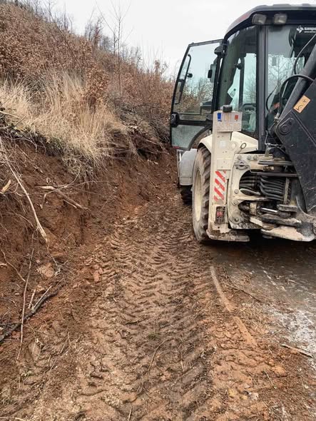 Исчистена крајпатна вегетација и наноси од земја до с. Годивје, с. Врбјани и с. Лактиње