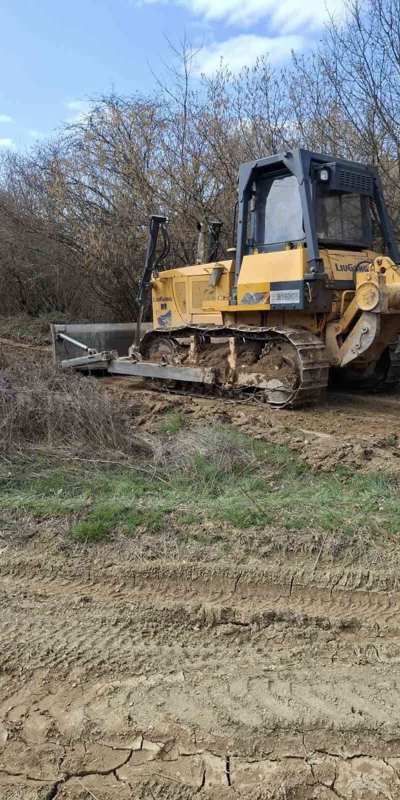 Уредување на патот до споменикот во Српница – село Лешани