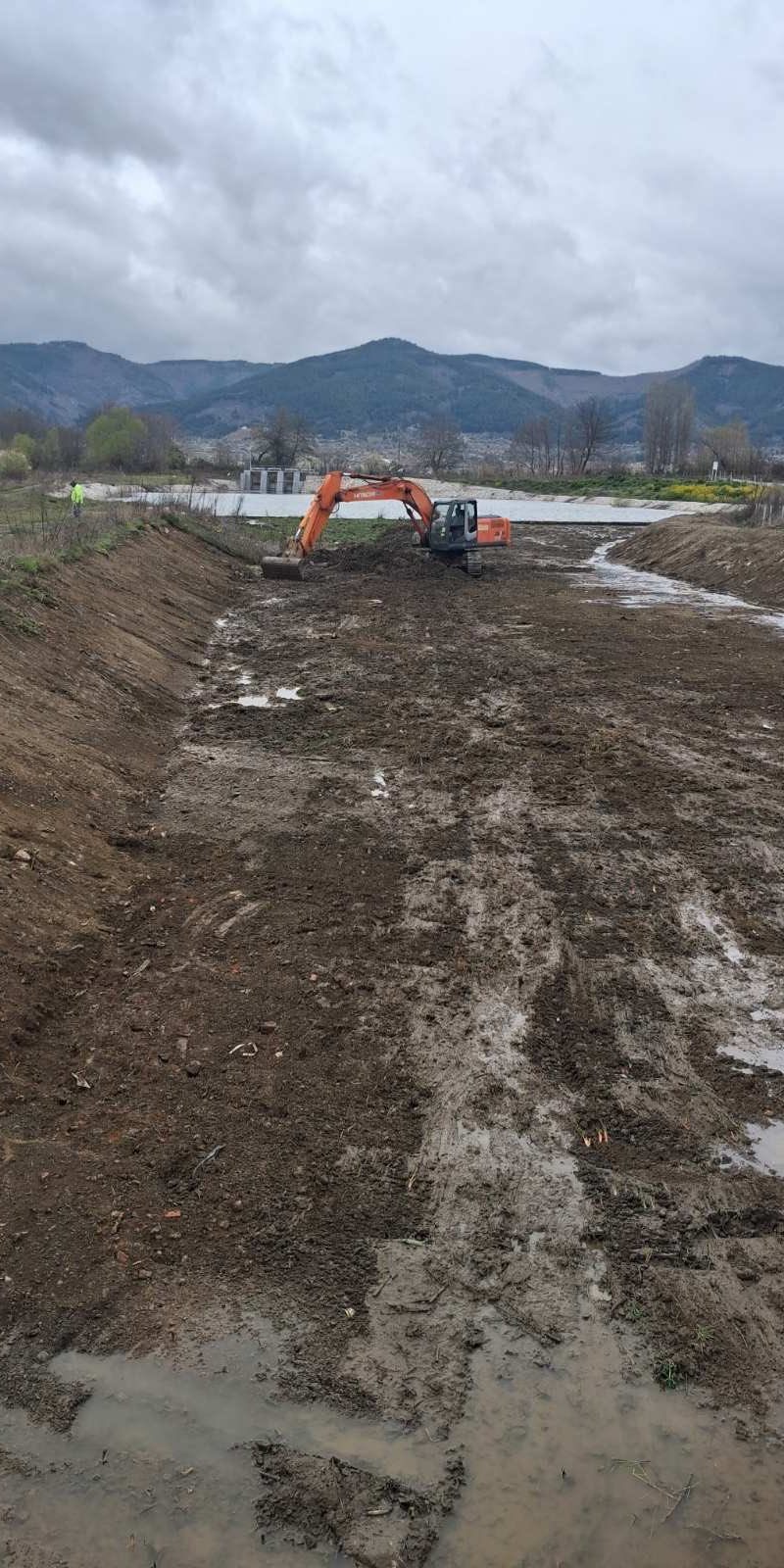 Започна со чистење речното корито на Сатеска кај Бел Мост- Волино