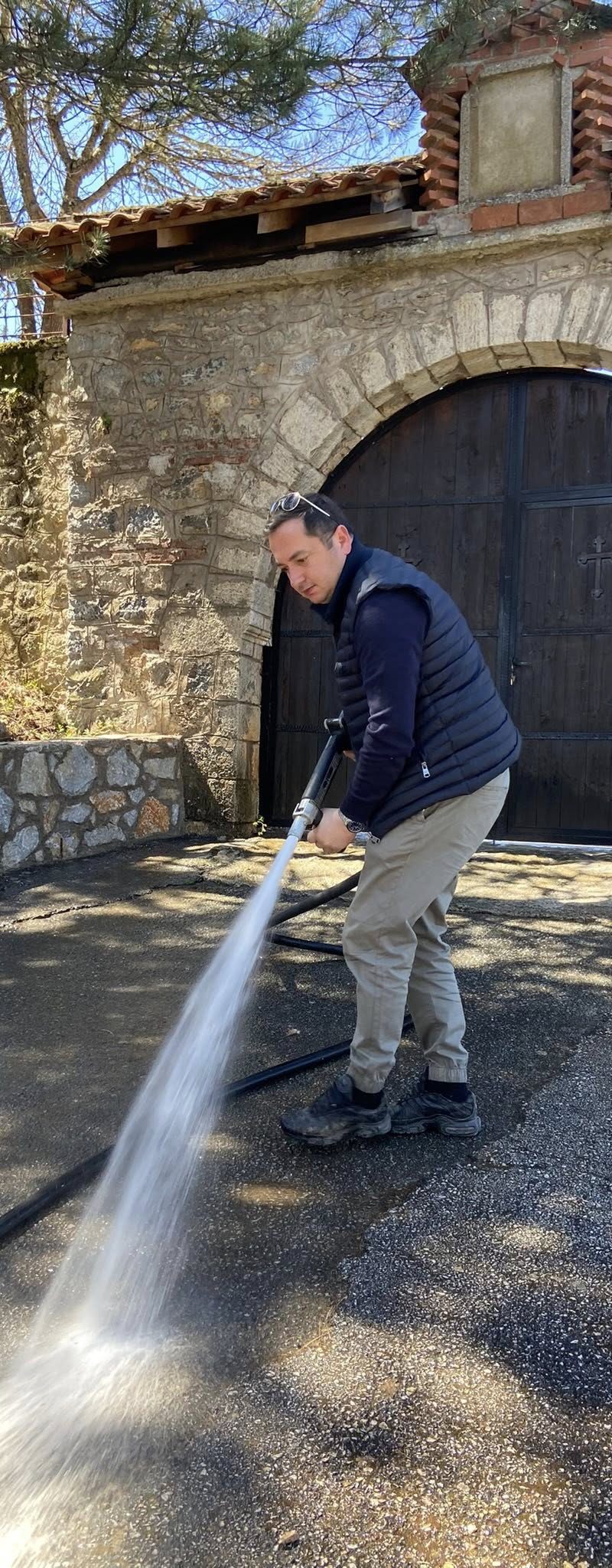 Извршено уредување на неколку патишта во општина Дебрца