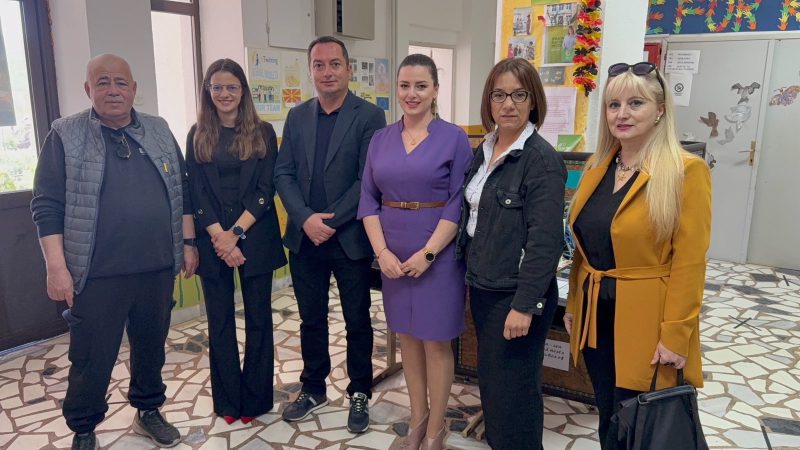 Книга за секое дете, сталак за секоја нота – ја градиме иднината преку знаење и уметност во Општина Дебарца