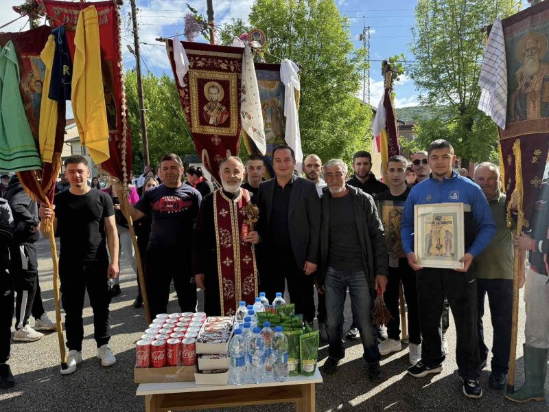Денес пред општинската зграда ги пречекавме „Крстите“ за Св. Атанасиј – славата на нашето Белчишта