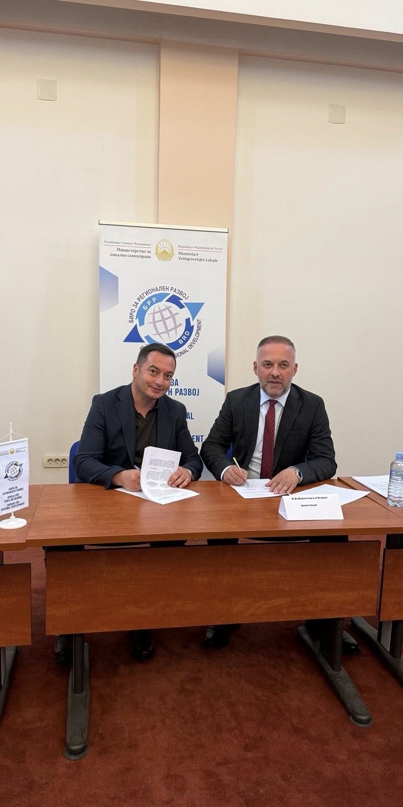 Потпишан договор со Биро за регионален развој за имплемантација на проект Заштита на животната средина преку набавка на канти за комунален одпад