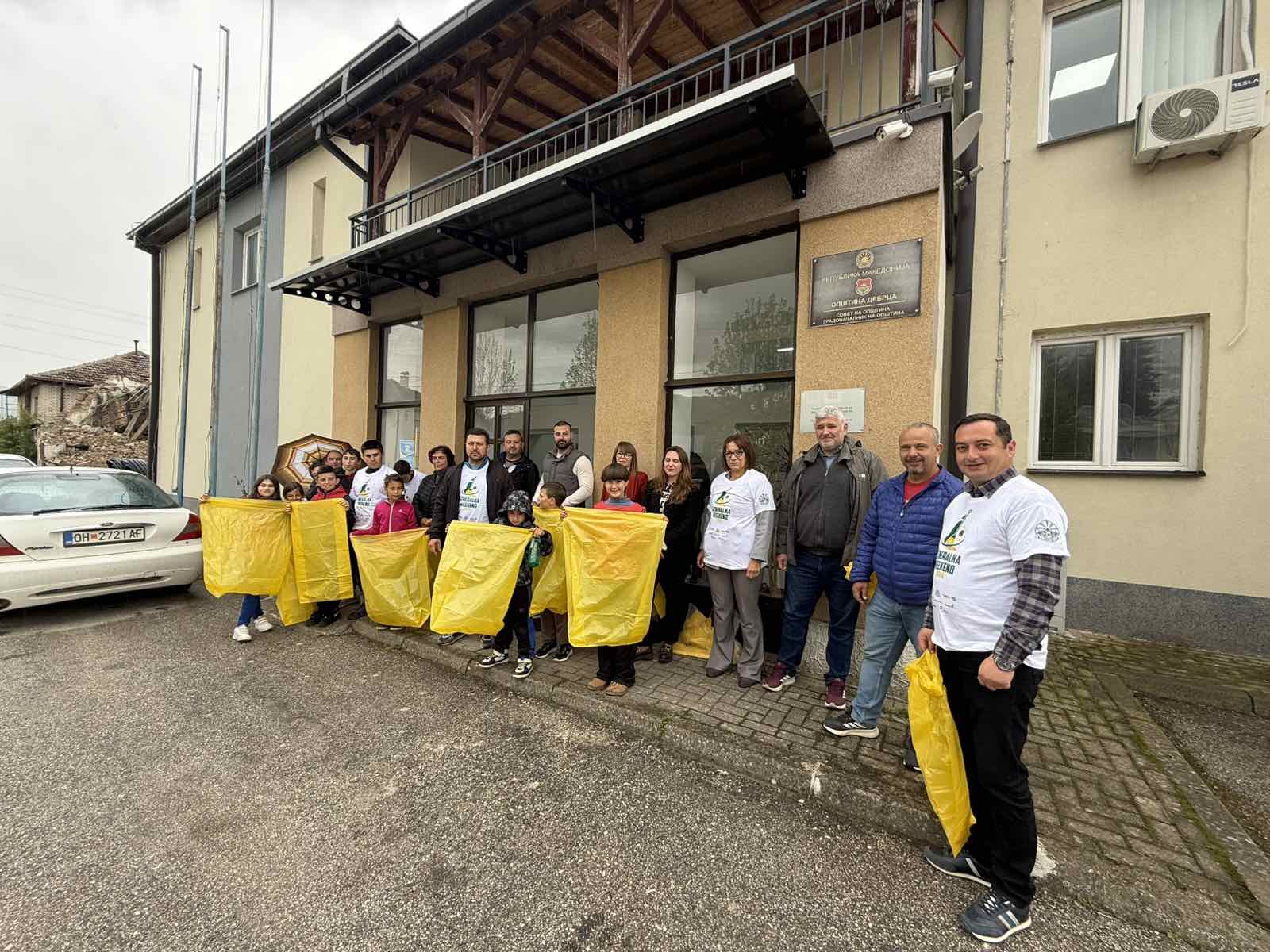 Општина Дебрца дел од  акцијата Генералка Викенд со учениците на ООУ ,,Дебрца” вработените во ЈКП Дебрца