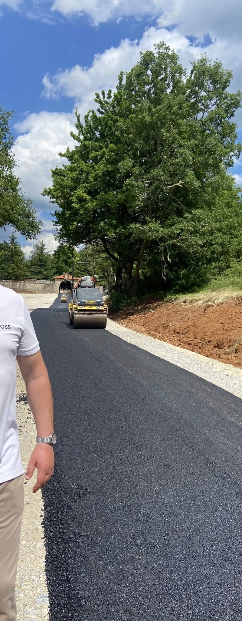 Дебрца се гради, зборот се исполнува: Нов асфалт до манастирот „Си Свети“ во с. Лешани!